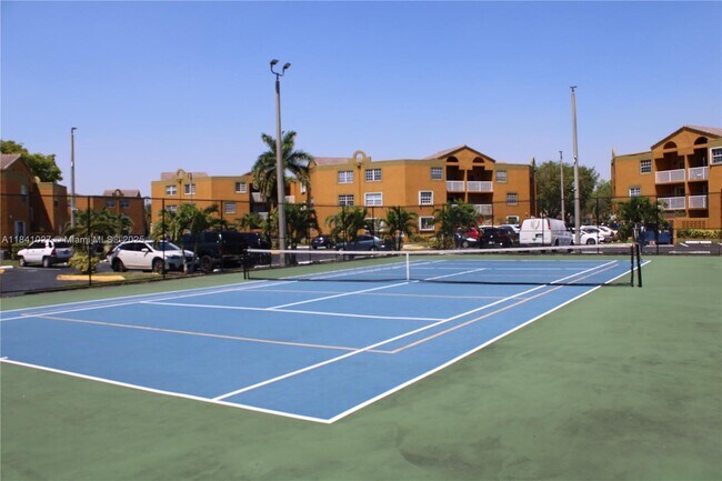 Building Photo - 9735 Fontainebleau Blvd