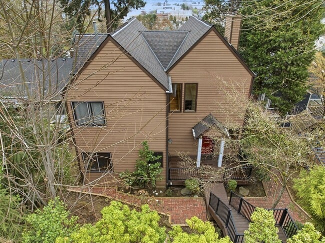 Building Photo - 2935 NW Thurman St