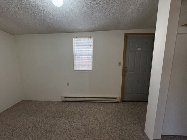 Building Photo - $950 | 1 Bedroom, 1 Bathroom Apartment | Pet Friendly | Available for an Immediate Move In!