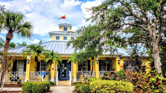 Building Photo - ANNUAL UNFURNISHED 2 bed 2 bath ground floor water front condo in Bradenton