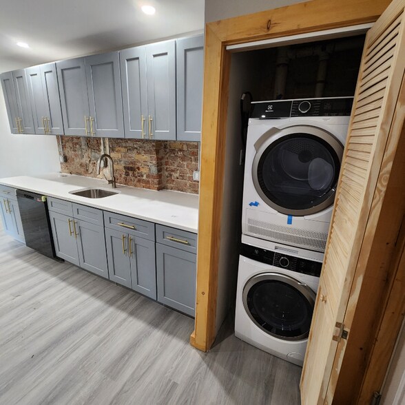 Building Photo - 295-297 Congress St