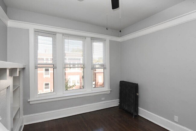 Building Photo - 1249 W Rosemont Ave
