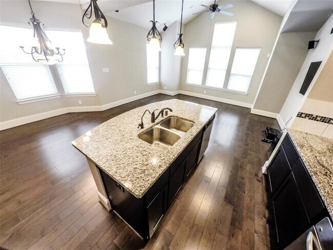 Building Photo - 736 Nicholson St