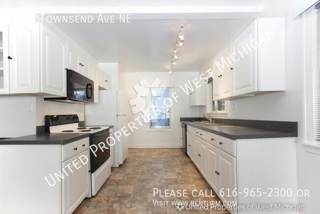 Building Photo - 3278 Townsend Ave NE