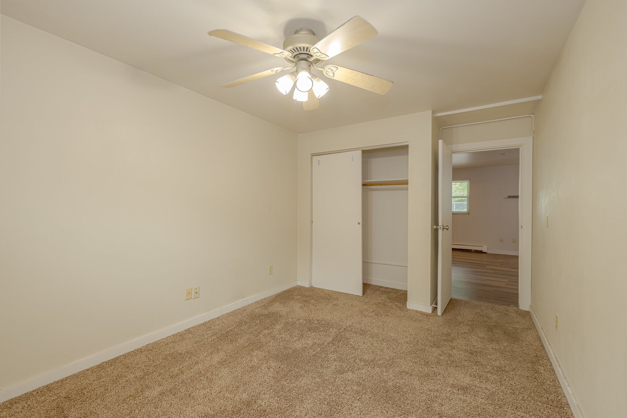 Building Photo - 836 Vine Ave