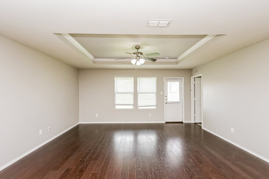 Building Photo - 10009 Calcite Dr