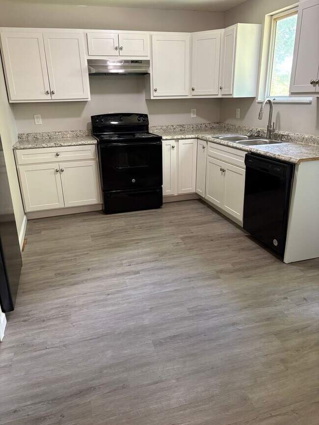 Building Photo - 2853 Meadowlark Ave