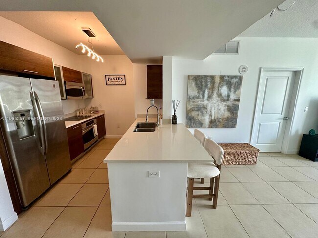 Building Photo - 480 Hibiscus St