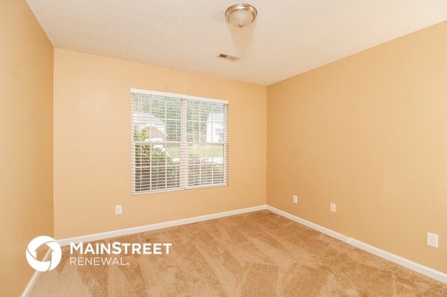 Building Photo - 604 Nova Ave