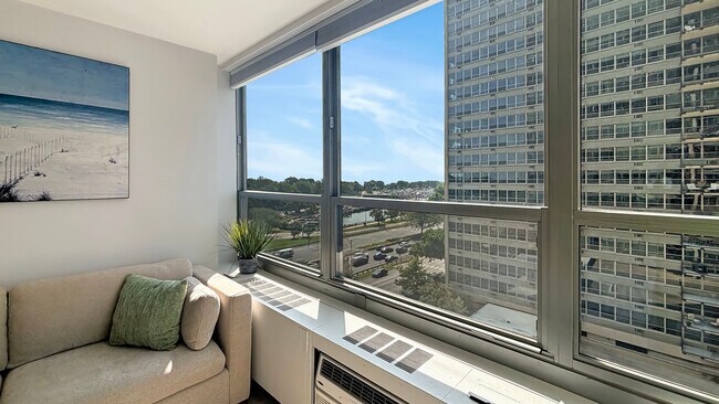 Building Photo - 3550 N Lake Shore Dr