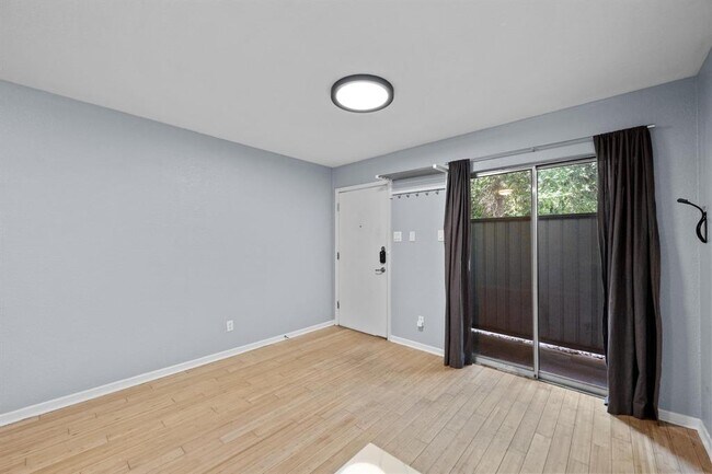 Building Photo - 3204 Menchaca Rd