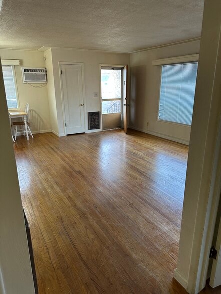 Building Photo - 363 6th Ave SW