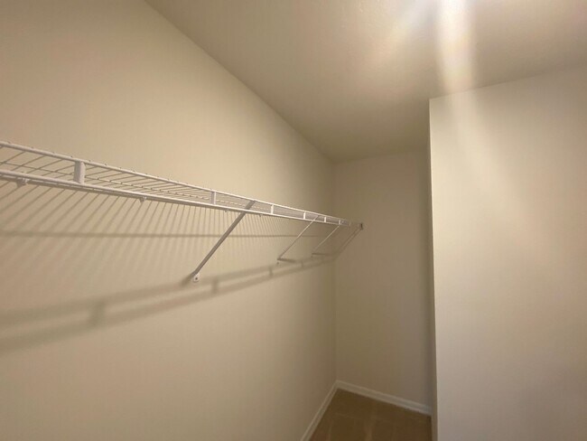 Building Photo - Desirable Lake Diamond Subdivision 3/2/2 **Won't Last**