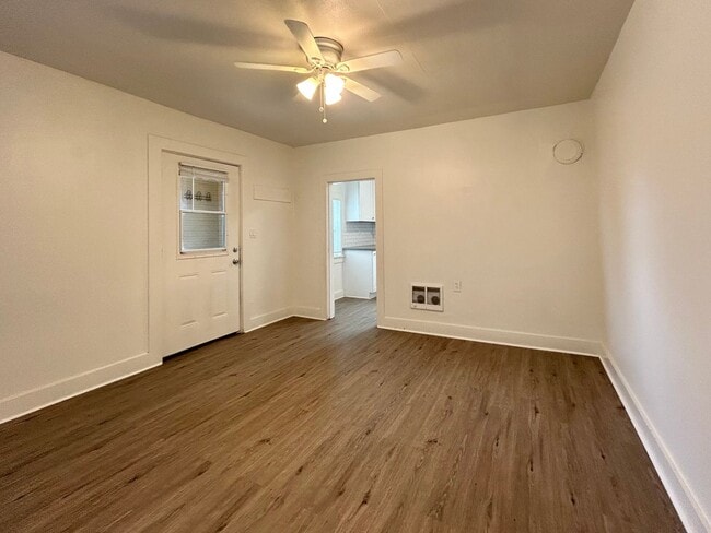 Building Photo - 231 NE 4th Ave