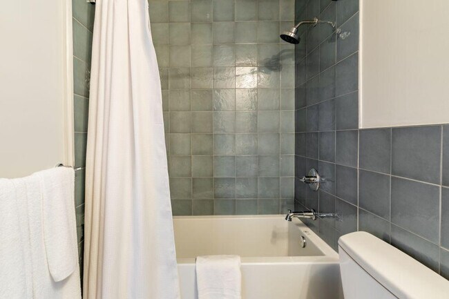 Building Photo - 315 Girod St