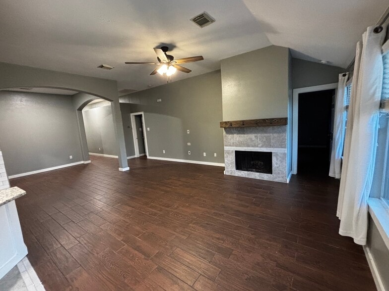 Building Photo - 4623 Village Park Dr