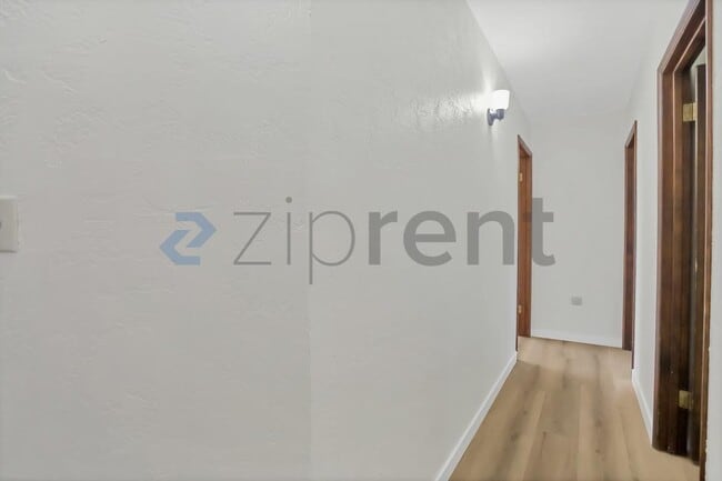 Building Photo - Unit