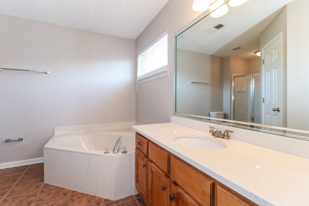 Building Photo - 9887 Wynngate Dr