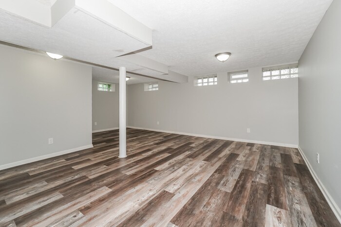 Building Photo - 790 E 258th St