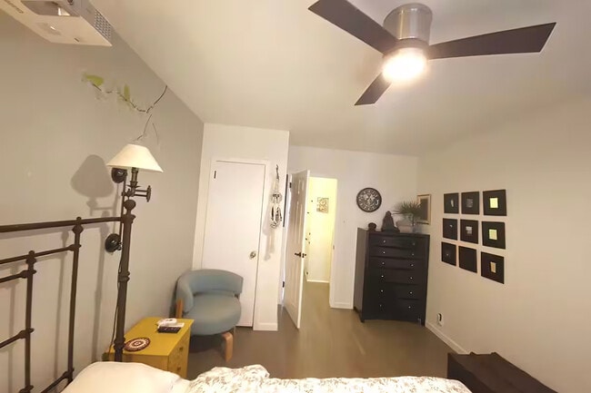 Building Photo - 1720 E 2nd St