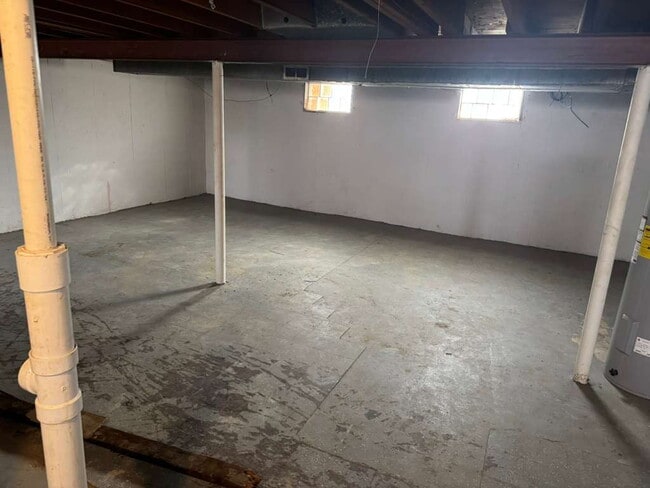 Building Photo - 6200 Flint Ave