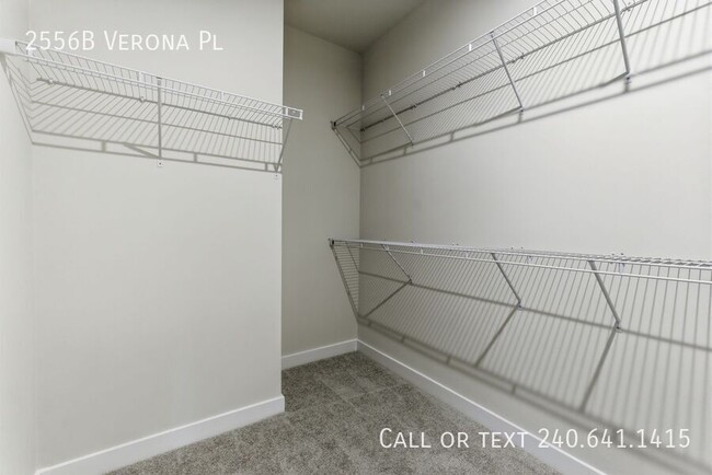 Building Photo - 2556B Verona Pl