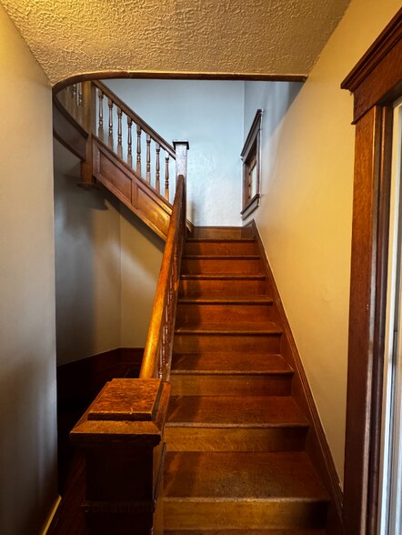 Building Photo - 311-1/2 S Main St