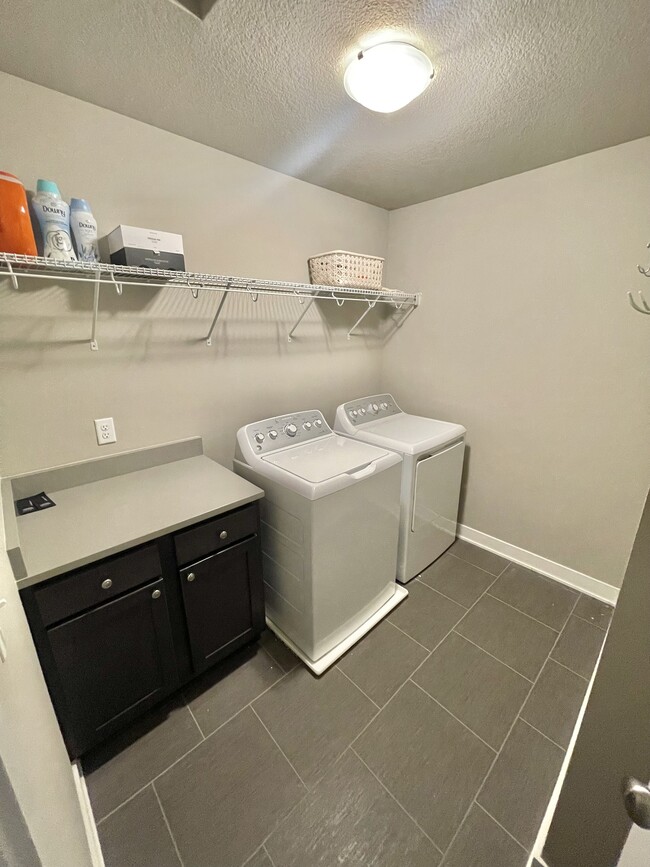 Laundry Room - 2813 NW Lois Ln