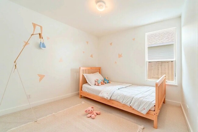 Building Photo - 33019 School Hl Rd