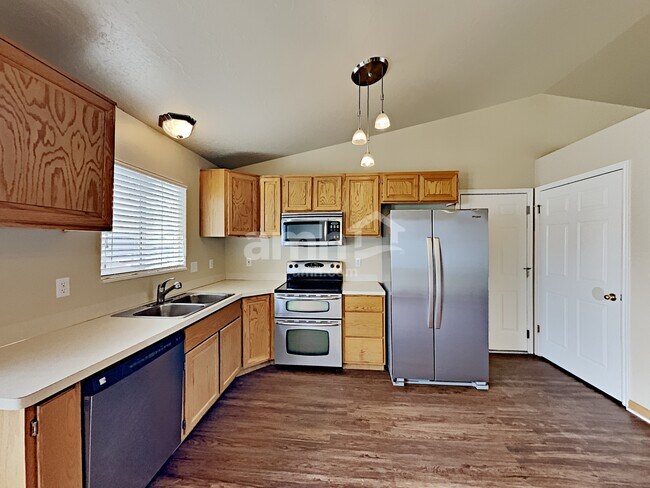 Building Photo - 342 N 75 W