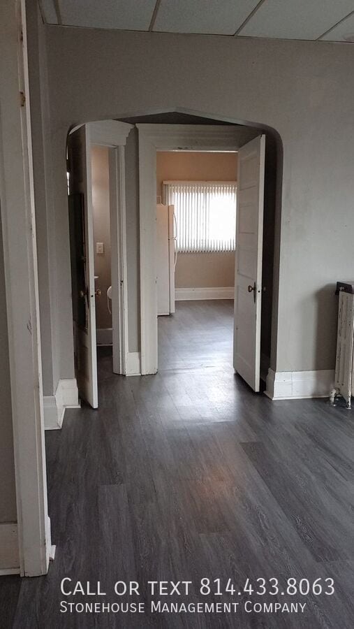 Building Photo - 440 W 10th St