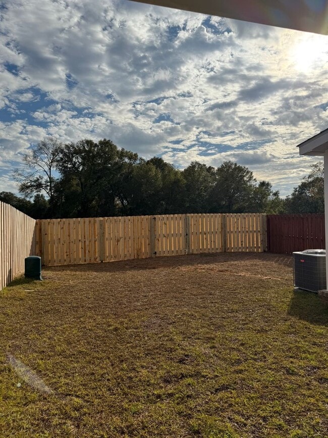 Building Photo - 215 Charleston Dr