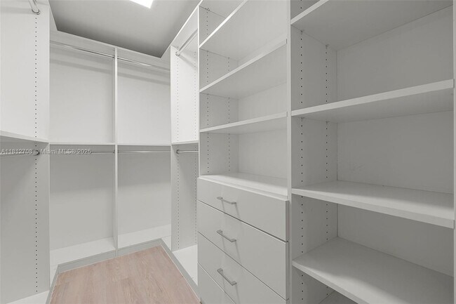 Building Photo - 1756 N Bayshore Dr
