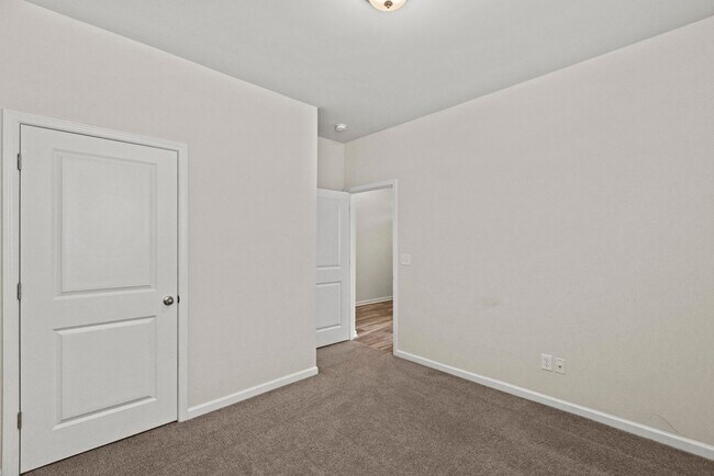 Building Photo - Holly Ridge Ranch Home available now!