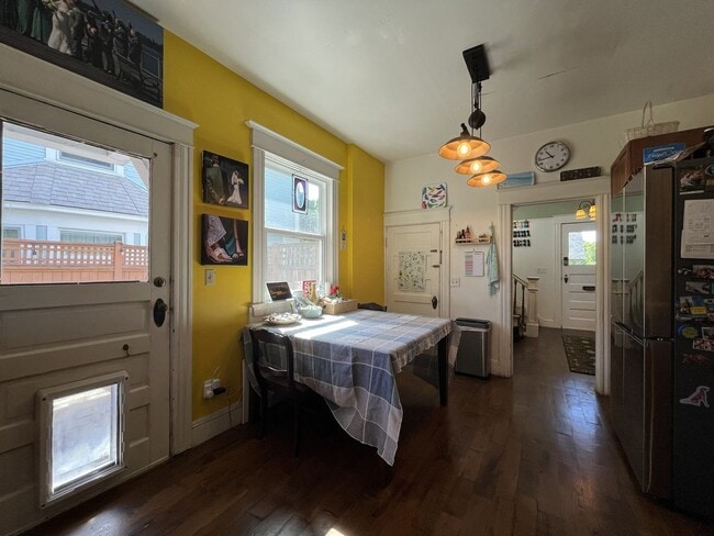 Building Photo - Warm and Welcoming Portland Home with Classic Charm, Modern Kitchen & Outdoor Deck