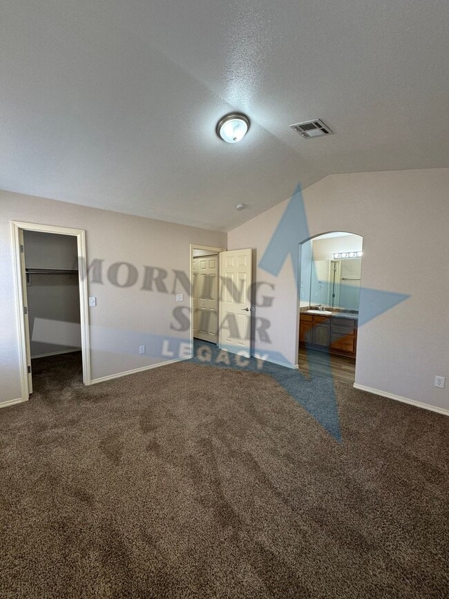 Building Photo - 4 Bed House with converted garage!