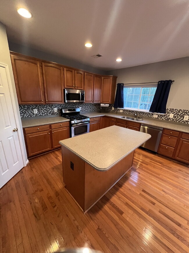 Building Photo - Stunning 4 Bedroom Home for Rent in Englan...