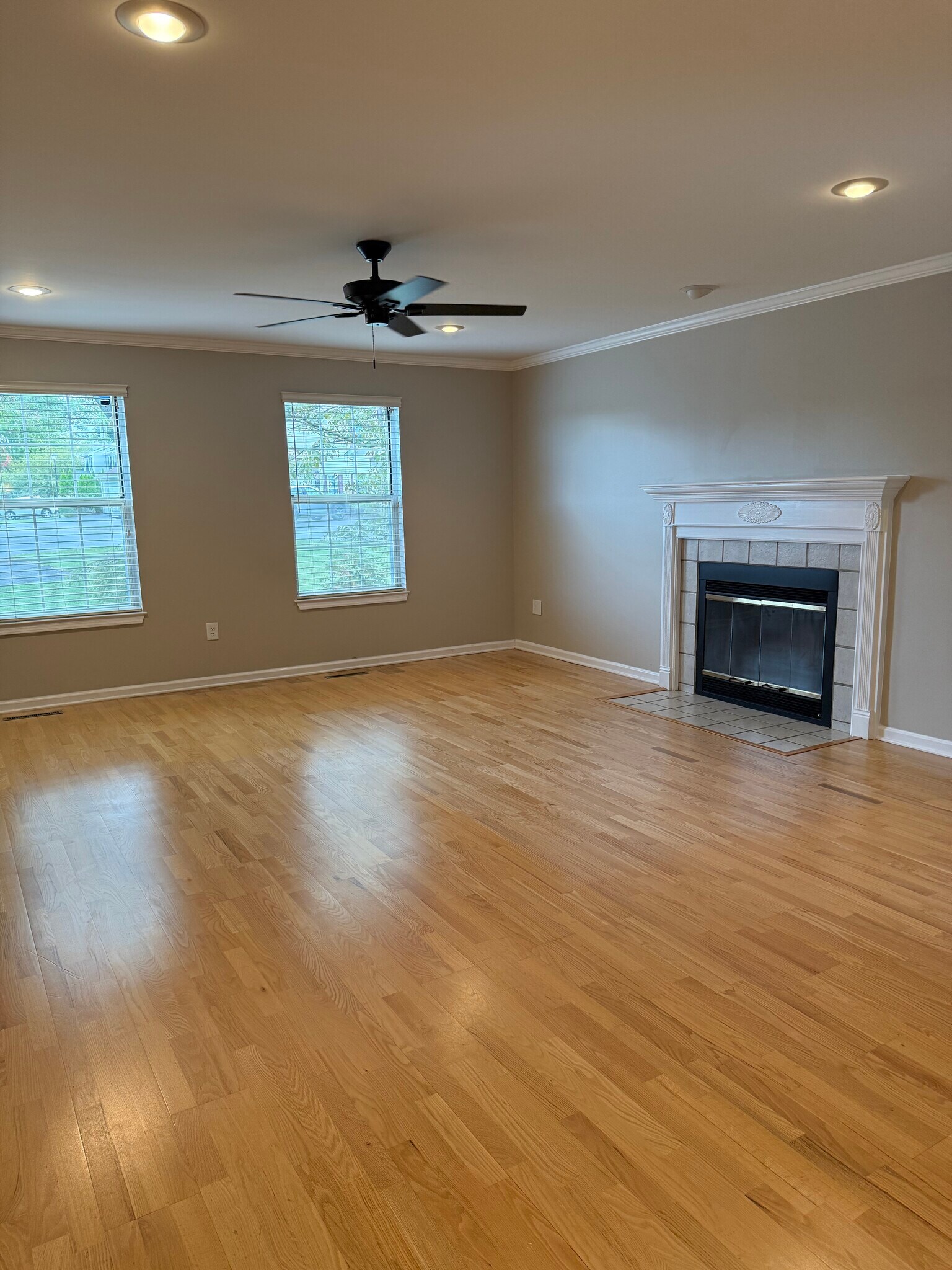 Building Photo - 1607 Briarwood Ln