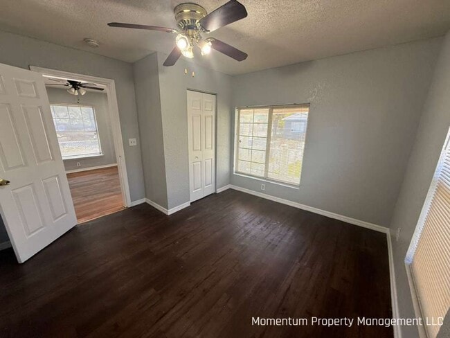 Building Photo - Beautiful, Remodeled 3/2 near BUSCH GARDENS!
