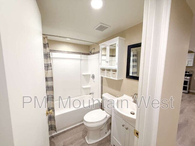 Building Photo - 678 S 650 W