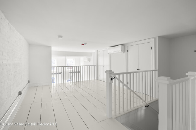 Building Photo - 620 Warren St