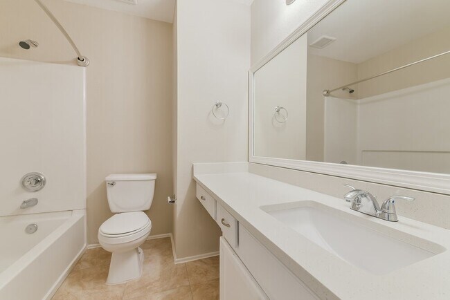 Building Photo - 6030 NW Creek Cir