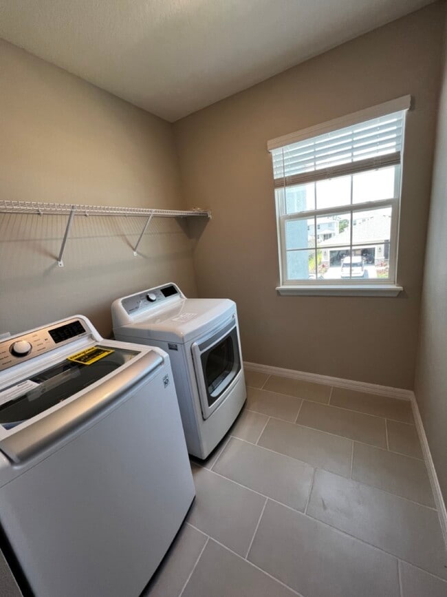 Building Photo - 2072 Midnight Pearl Dr