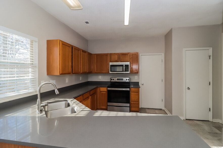 Building Photo - 8703 Bodkin Ct