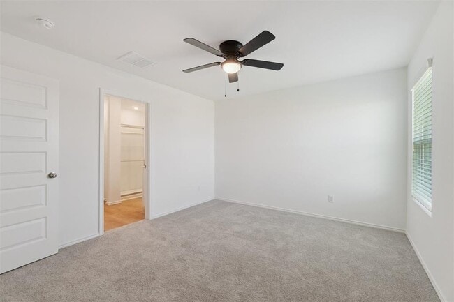 Building Photo - 5925 Bradford Pear Ln
