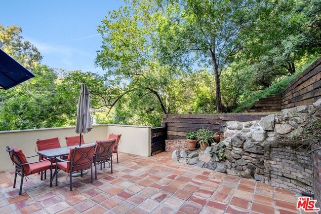 Building Photo - 8330 Lookout Mountain Ave