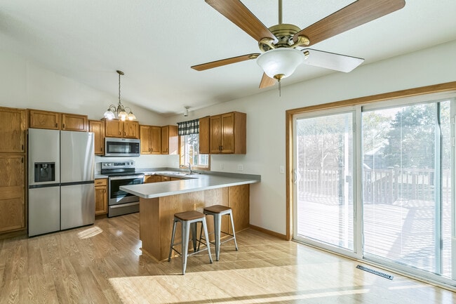 Building Photo - 1008 Oak St