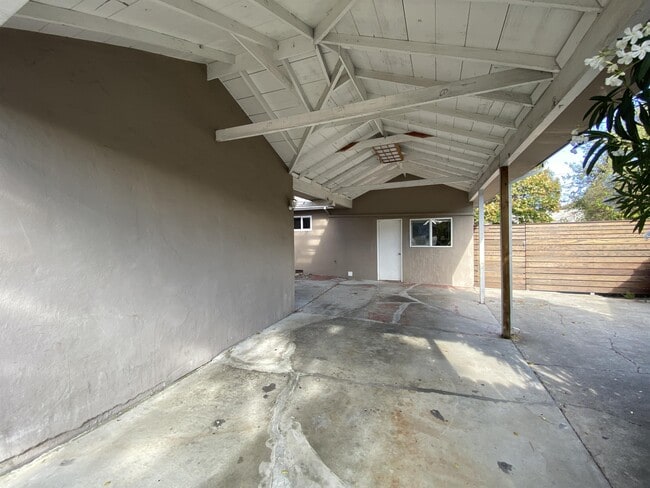 Building Photo - 668 Santa Coleta Ct