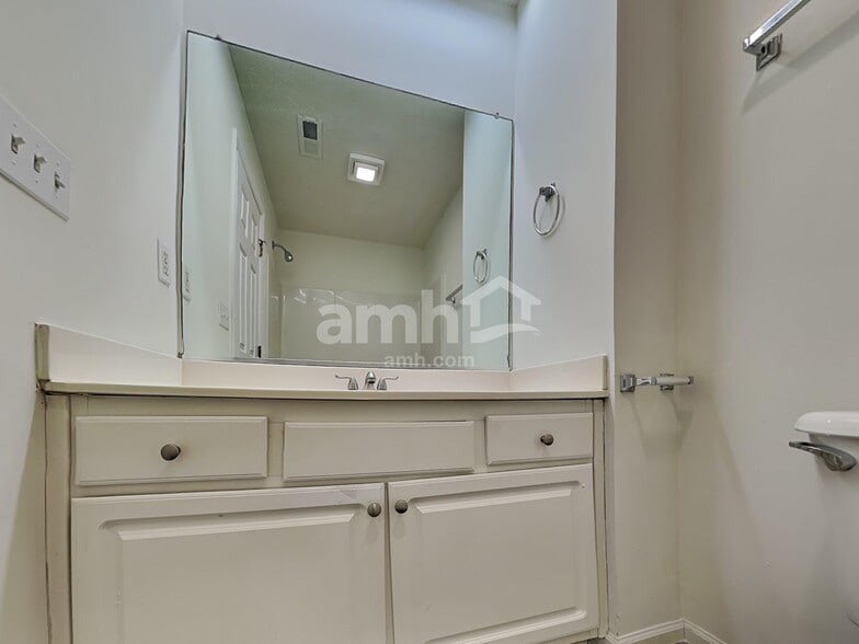 Building Photo - 110 Bristol View Cir