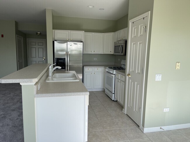 Building Photo - 12950 Meadow View Ct